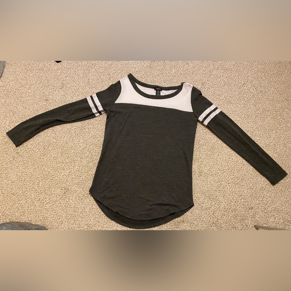 Size extra small rue 21 long sleeve top